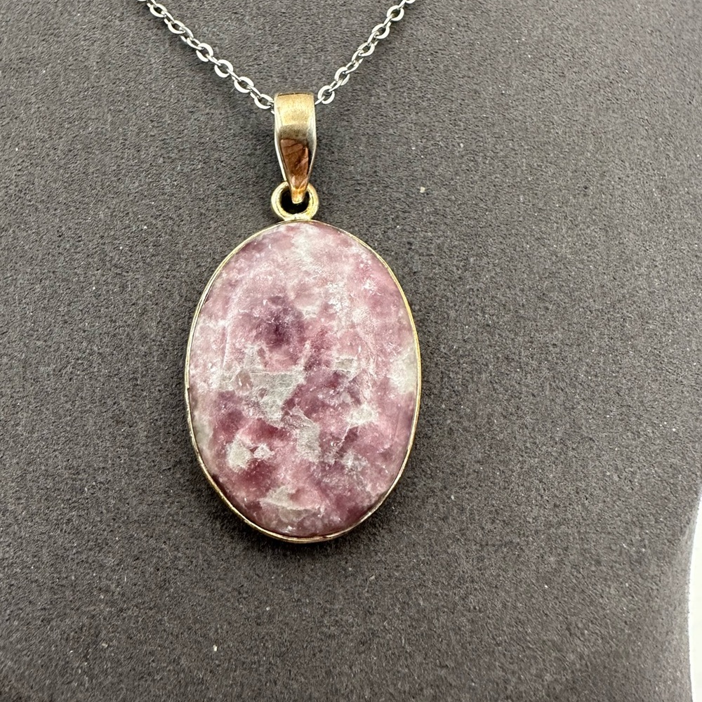 Oval Sparkling Pink Tourmaline Quartz Pendant in Silver 925 Setting on Chain - Picture 4 of 15